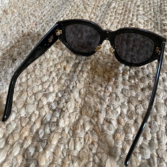 DEZI Charge It sunglasses - Picture 3 of 4